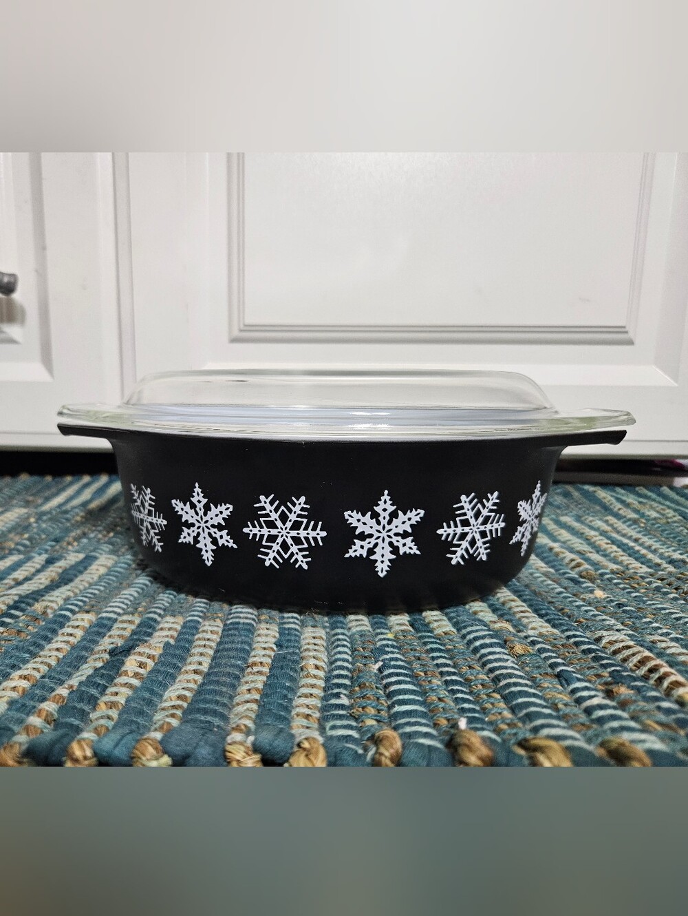 PYREX Black Casserole Dish with White Snowflake Pattern and Glass Lid